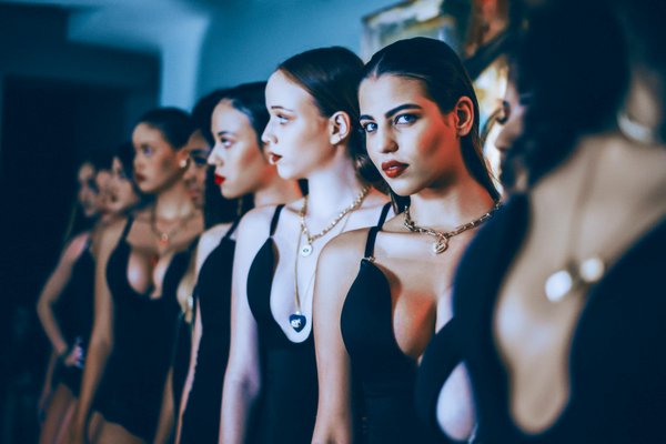 Transform Your Space: Expert Tips for Infusing Vintage Art Deco Charm into Your Home Décor