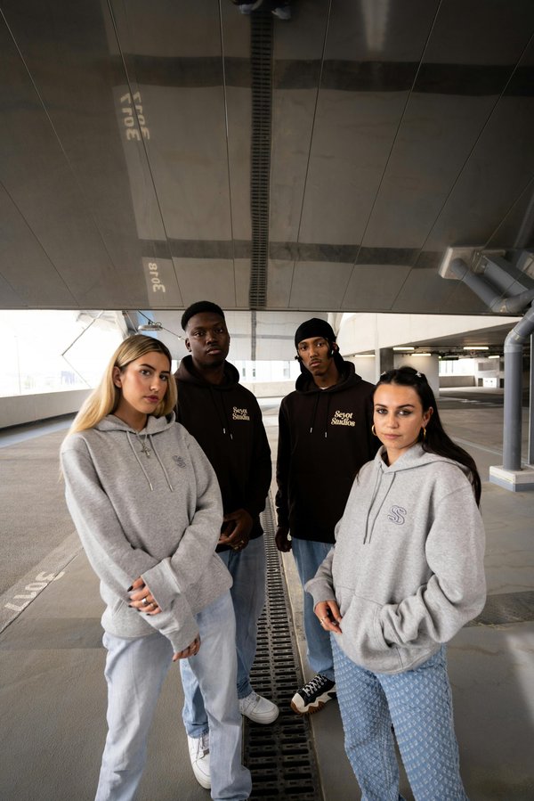 Ignite your style: trendy looks with bold fashion choices